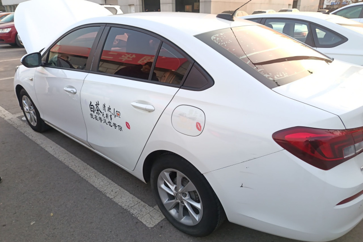 别克 凯越 2018款 15N 手动精英型车身外观4