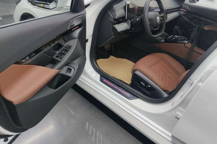 宝马5系 2024款 525Li 豪华套装中控内饰20