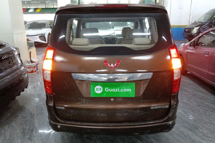 五菱汽车 五菱宏光 2014款 1.5L S标准型车身外观6