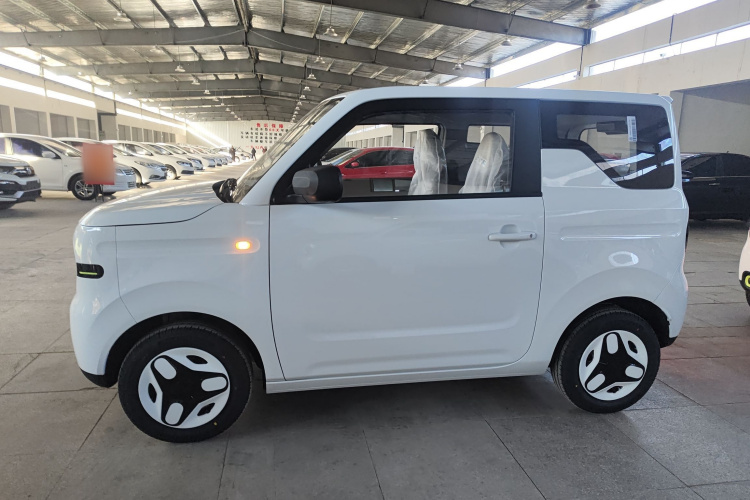 吉利银河 熊猫 2025款 210km 元气熊车身外观4