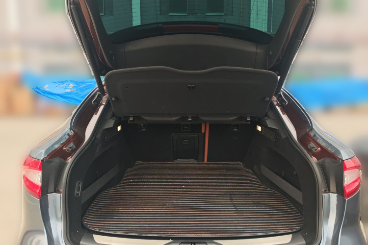 玛莎拉蒂 Levante 2019款 3.0T 标准版 国V中控内饰23