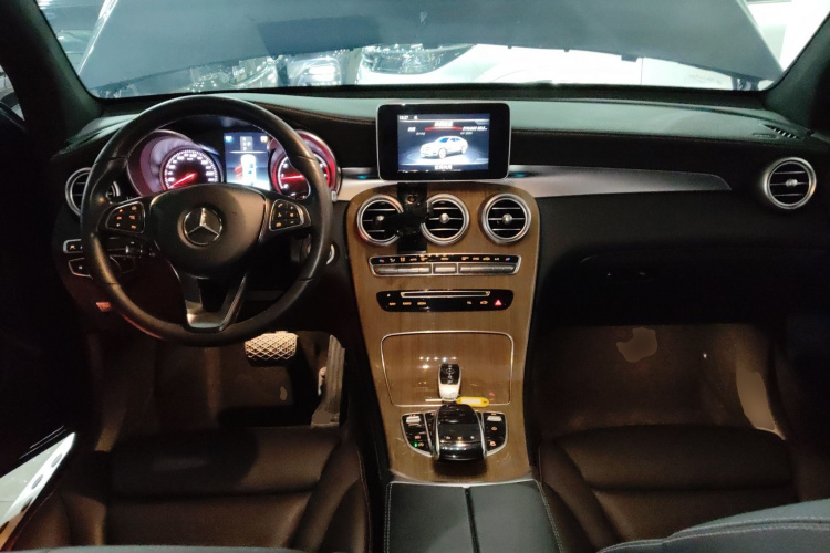 奔驰GLC轿跑 2019款 GLC 260 4MATIC 轿跑SUV中控内饰12