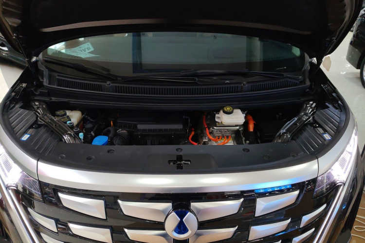 腾势D9 2024款 DM-i 980 四驱旗舰型机舱底盘24