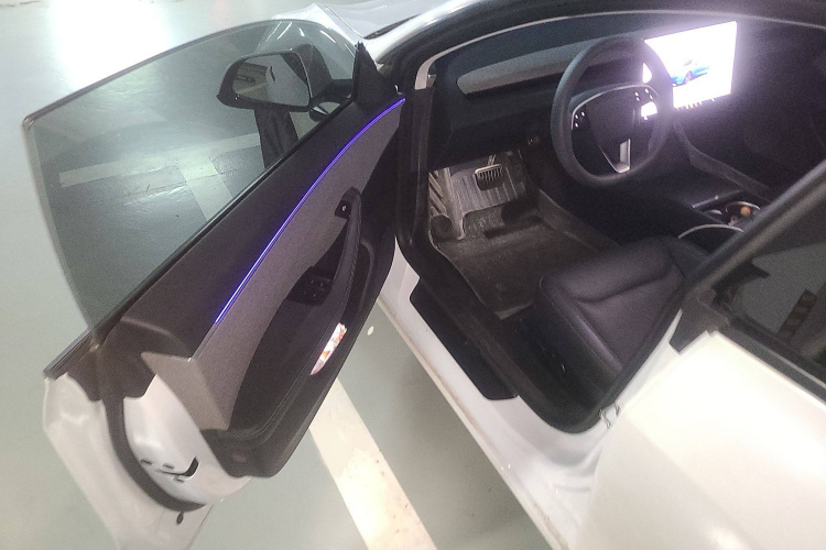 特斯拉 Model 3 2023款 后轮驱动版中控内饰7003