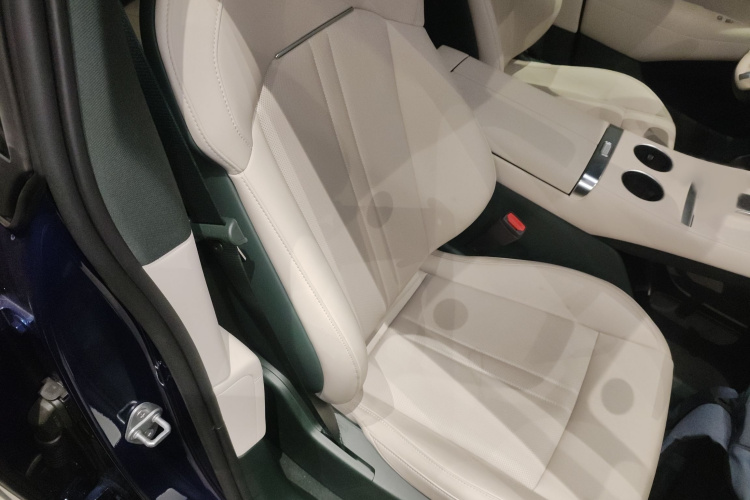 小米汽车 小米YU7 2025款 超长续航后驱版局部细节41