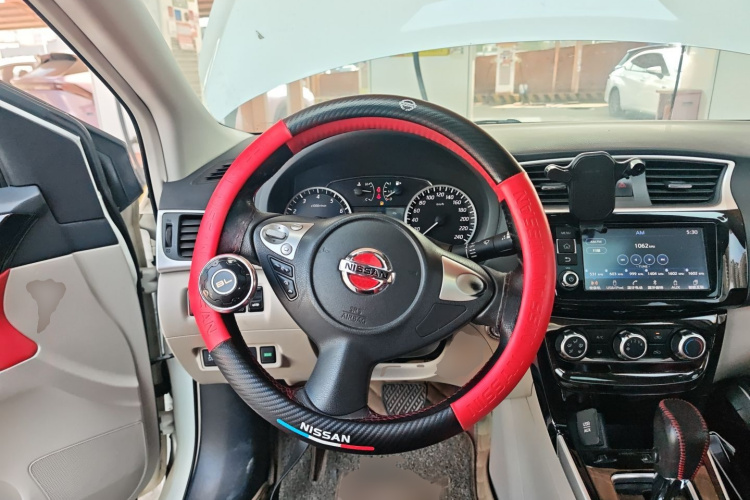 日产 轩逸 2018款 1.6XV CVT尊享版中控内饰13