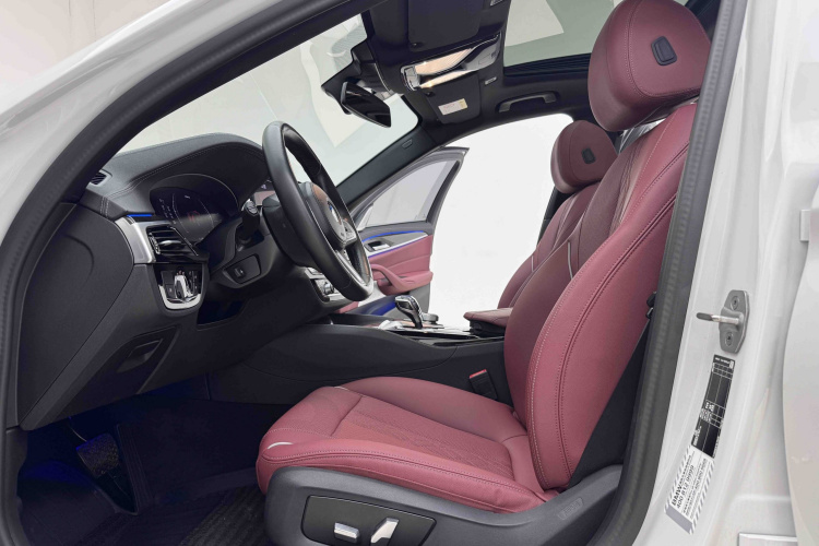 宝马5系 2022款 改款二 525Li M运动套装中控内饰7004