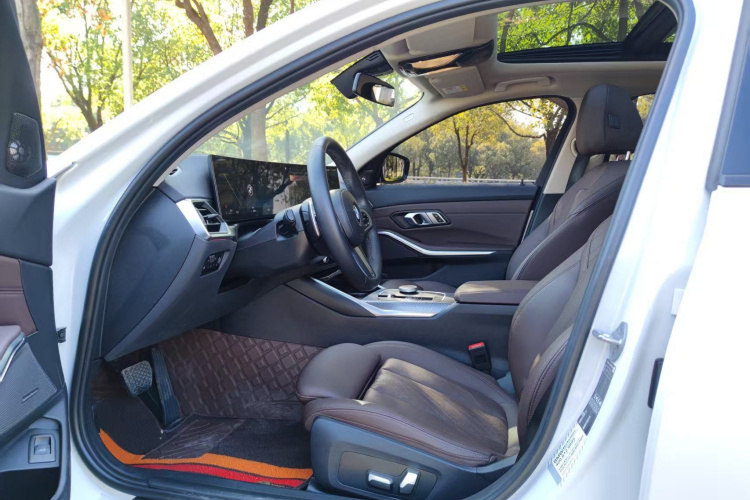 宝马3系 2023款 325Li M运动曜夜套装局部细节19