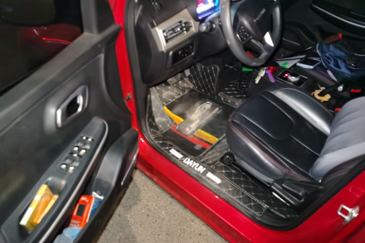 大运 悦虎 2022款 30.66kWh 两驱标准版中控内饰7003