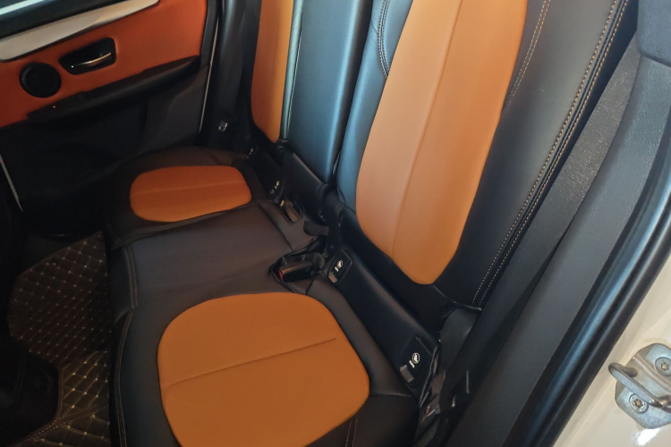 宝马2系旅行车 2016款 218i 时尚型中控内饰21