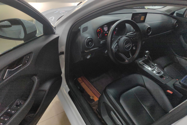 奥迪A3 2020款 改款 Limousine 35 TFSI 进取型 国VI中控内饰7003