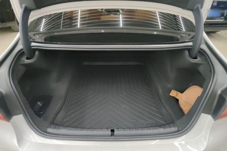 宝马5系 2019款 改款 530Li 领先型 M运动套装机舱底盘23