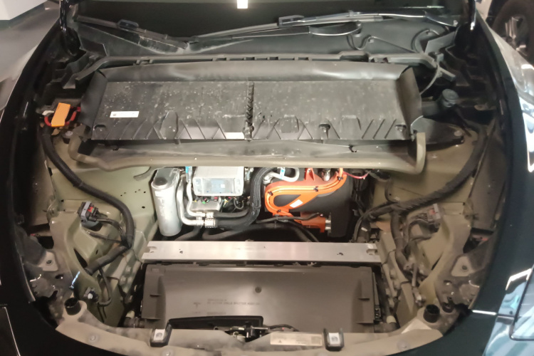 特斯拉 Model Y 2023款 后轮驱动版机舱底盘24