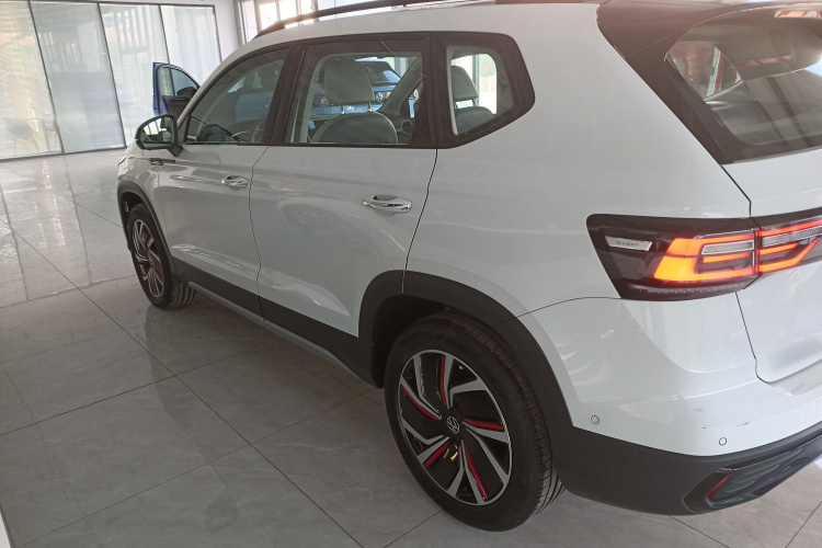 大众 途岳 2024款 300TSI 两驱月尊版车身外观4