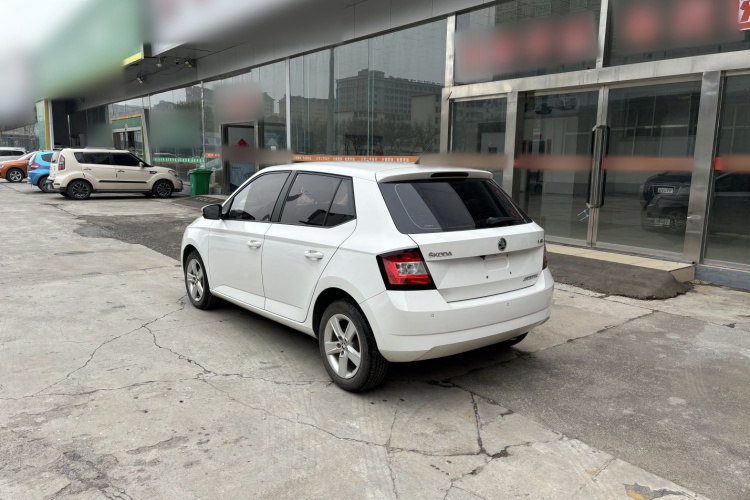 斯柯达 晶锐 2017款 1.4L 手动车享版车身外观6004