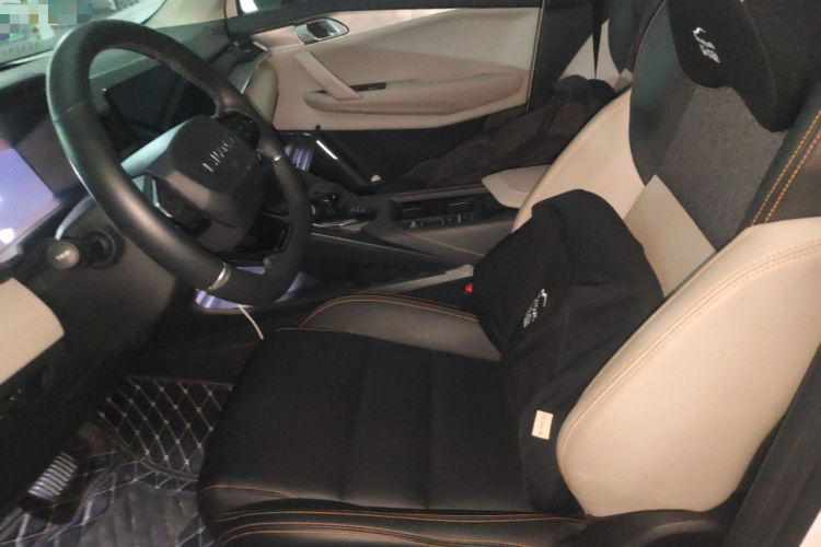 领克06 EM-P 2022款 PHEV 84KM续航版 Pro中控内饰19