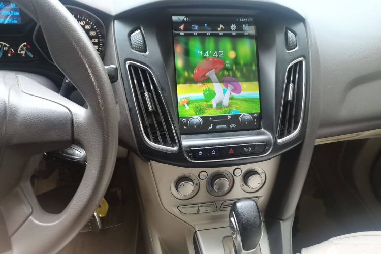 福特 福克斯 2012款 三厢 1.6L 自动舒适型局部细节16