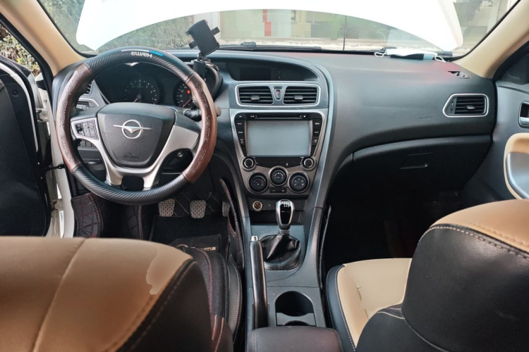 海马 福美来 2015款 1.6L 手动悦尚型中控内饰12