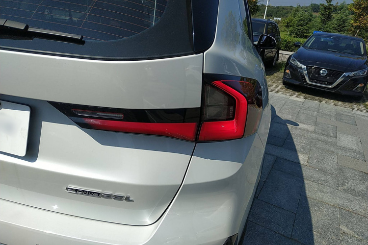 宝马iX1 2023款 eDrive25L X设计套装车身外观6006