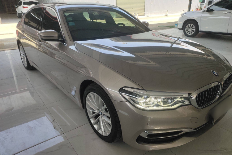 宝马5系 2020款 530Li 尊享型 豪华套装车身外观3