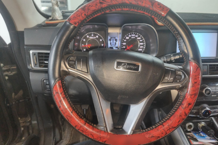 众泰 大迈X5 2017款 升级版 1.5T 手动豪华7座型中控内饰13