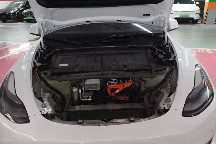 特斯拉 Model Y 2022款 Performance高性能全轮驱动版机舱底盘24