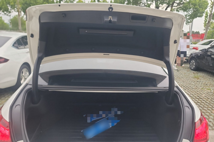 奔驰C级 2023款 C 200 L 运动版局部细节23