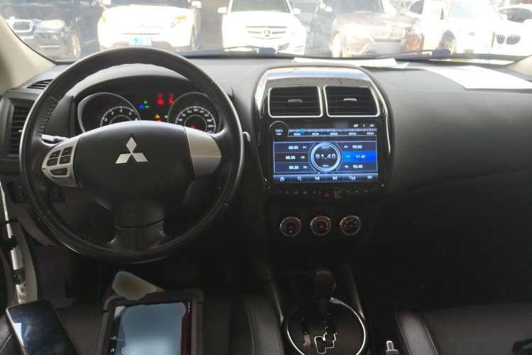 三菱 劲炫ASX 2018款 2.0L CVT两驱尊享版中控内饰7002