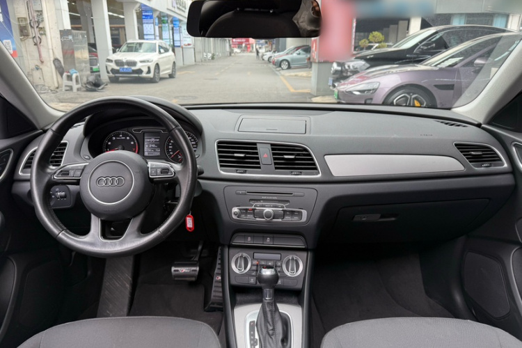 奥迪Q3 2015款 35 TFSI 百万纪念智领型中控内饰7006