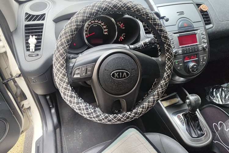 起亚 秀尔 2013款 1.6L AT Premium局部细节13