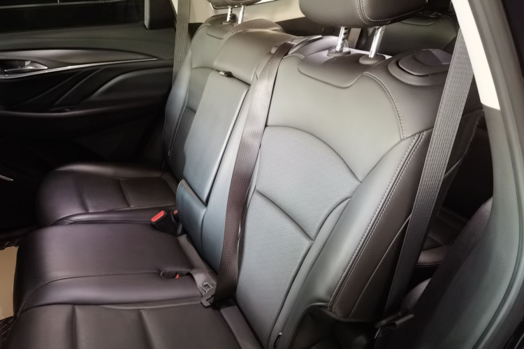 别克 昂科旗 2022款 652T 四驱尊贵型 7座中控内饰21