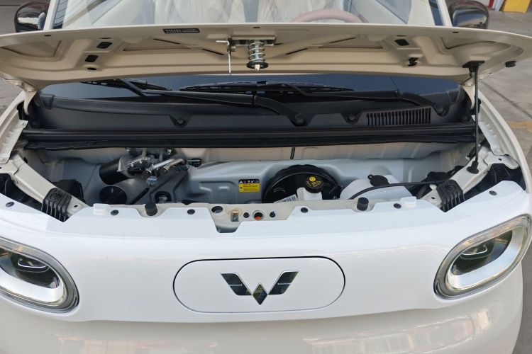 五菱汽车 宏光MINIEV 2024款 第三代 215km 青春版机舱底盘24