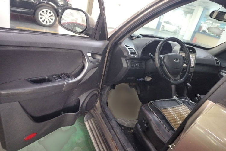 奇瑞 瑞虎3 2015款 1.6L CVT智尚纪念版中控内饰20