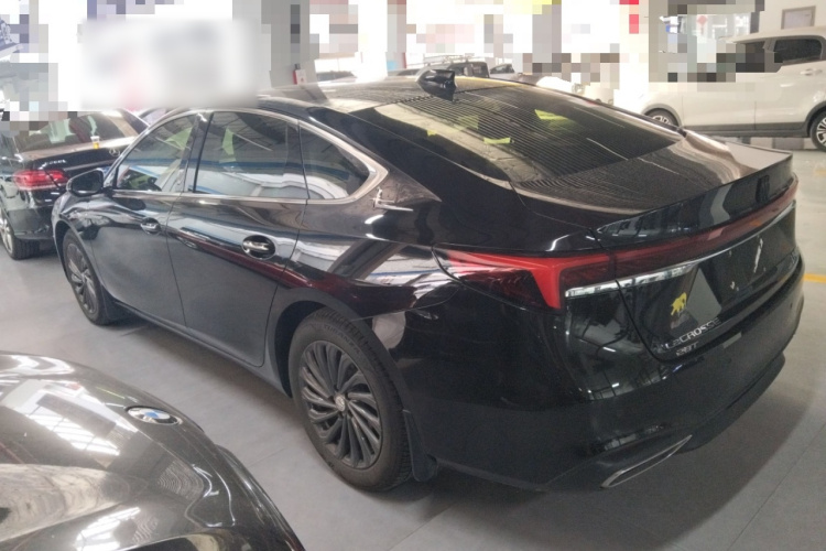 别克 君越 2025款 28T 白金版车身外观4