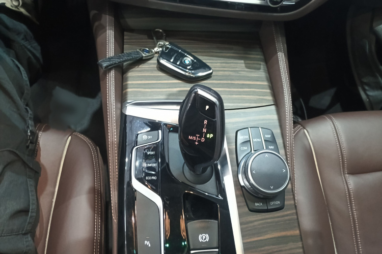 宝马5系 2018款 改款 530Li 领先型 豪华套装局部细节18