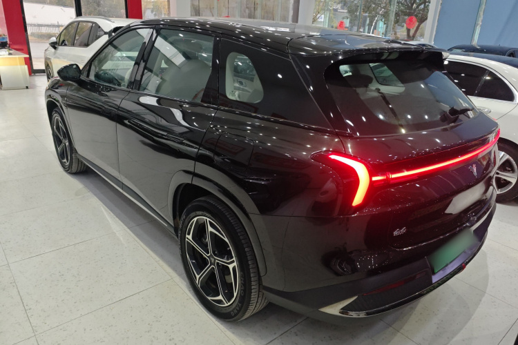 哪吒汽车 哪吒L 2024款 增程 310 闪充版车身外观6003