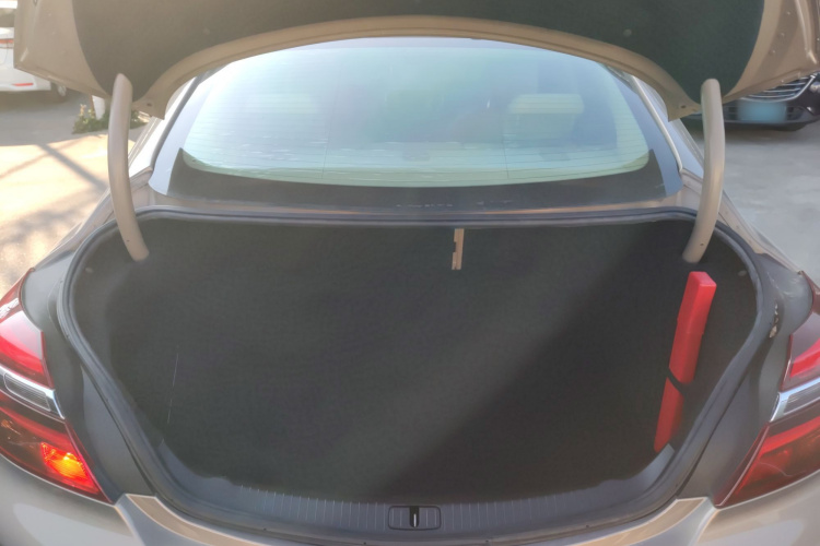 别克 君威 2015款 2.0L 领先时尚型机舱底盘23