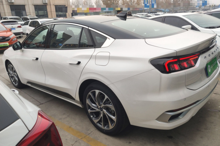 福特 蒙迪欧 2025款 2.0T EcoBoost 至尊型车身外观4