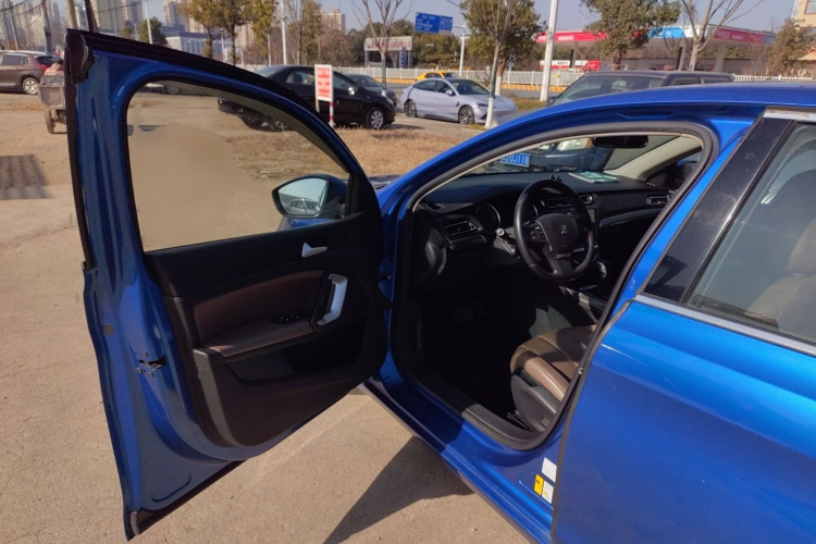 标致408 2019款 350THP 自动至尊版 国V中控内饰20