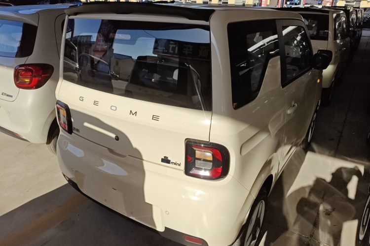 吉利银河 熊猫 2025款 210km 元气熊车身外观7