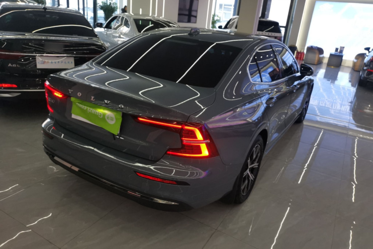 沃尔沃S60 2023款 B4 智逸豪华版车身外观7