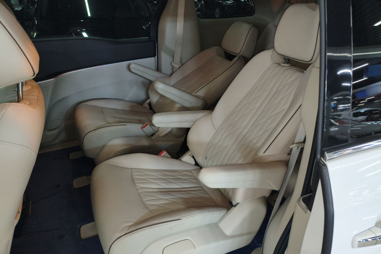 别克GL8 2022款 陆上公务舱 652T 豪华型中控内饰7004