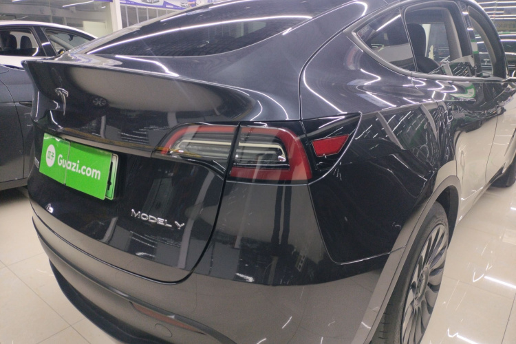 特斯拉 Model Y 2024款 后轮驱动版车身外观9