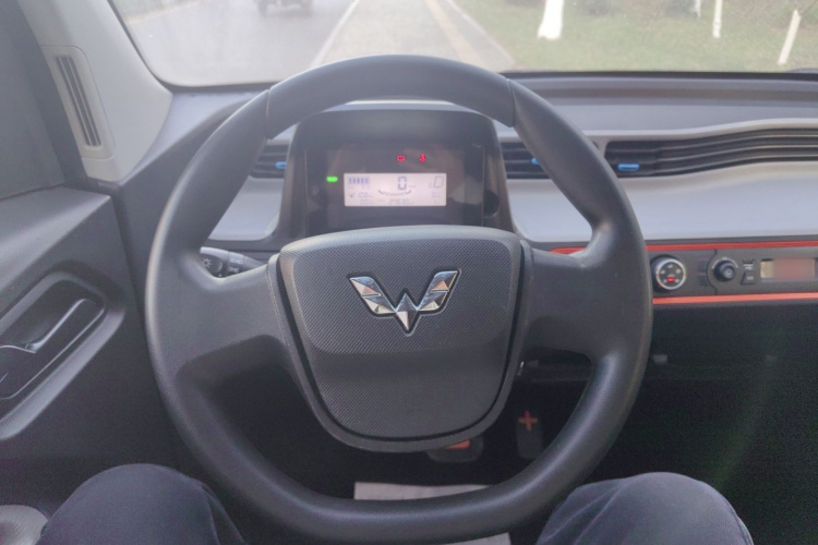 五菱汽车 宏光MINIEV 2022款 自在款 磷酸铁锂中控内饰7004