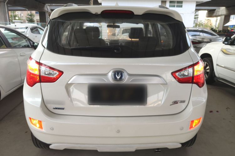 长安CS35 2015款 1.6L 自动豪华型 国V车身外观6