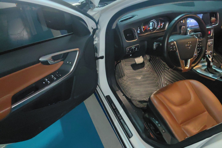 沃尔沃S60 2019款 S60L 改款 T5 智进进阶版中控内饰20