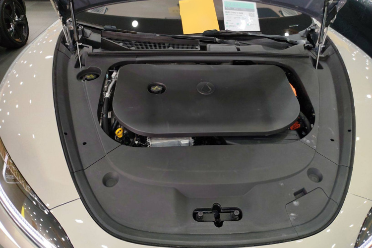 腾势Z9GT 2024款 1100四驱Ultra版机舱底盘24