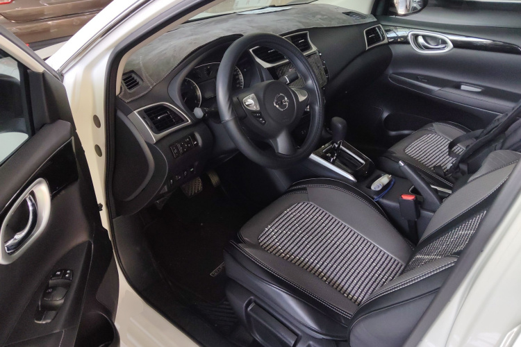 日产 轩逸 2024款 经典 1.6XL CVT豪华版中控内饰7003