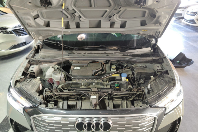 奥迪Q4 e-tron 2024款 40 e-tron 创境版机舱底盘24