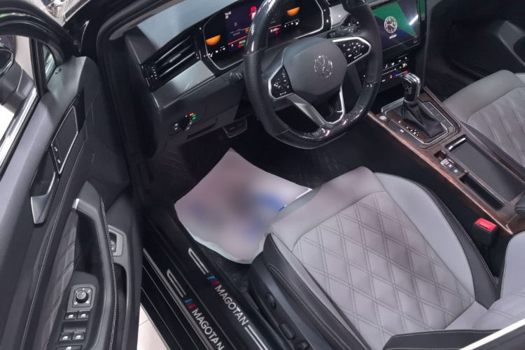 大众 迈腾 2023款 200万辆纪念版 330TSI DSG领先型中控内饰7003